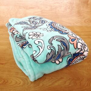 Vera Bradley Plush Throw Blanket 47 x 76 Green Fan Flowers Soft Floral Fleece